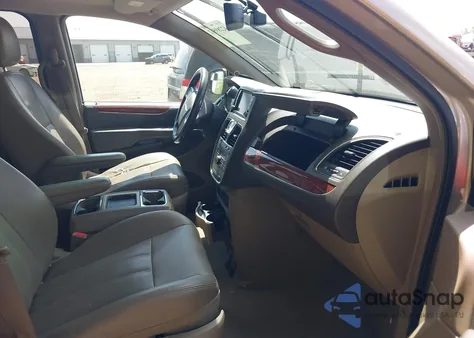 2014 Chrysler Town & Country Touring-L z USA, uszkodzony, nr VIN 2C4RC1CG1ER107844